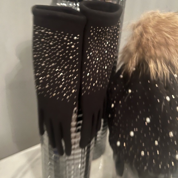 Brand 🎁New un worn in the package, Simon Chang , sparkling hat and gloves set🎁 - Picture 10 of 17